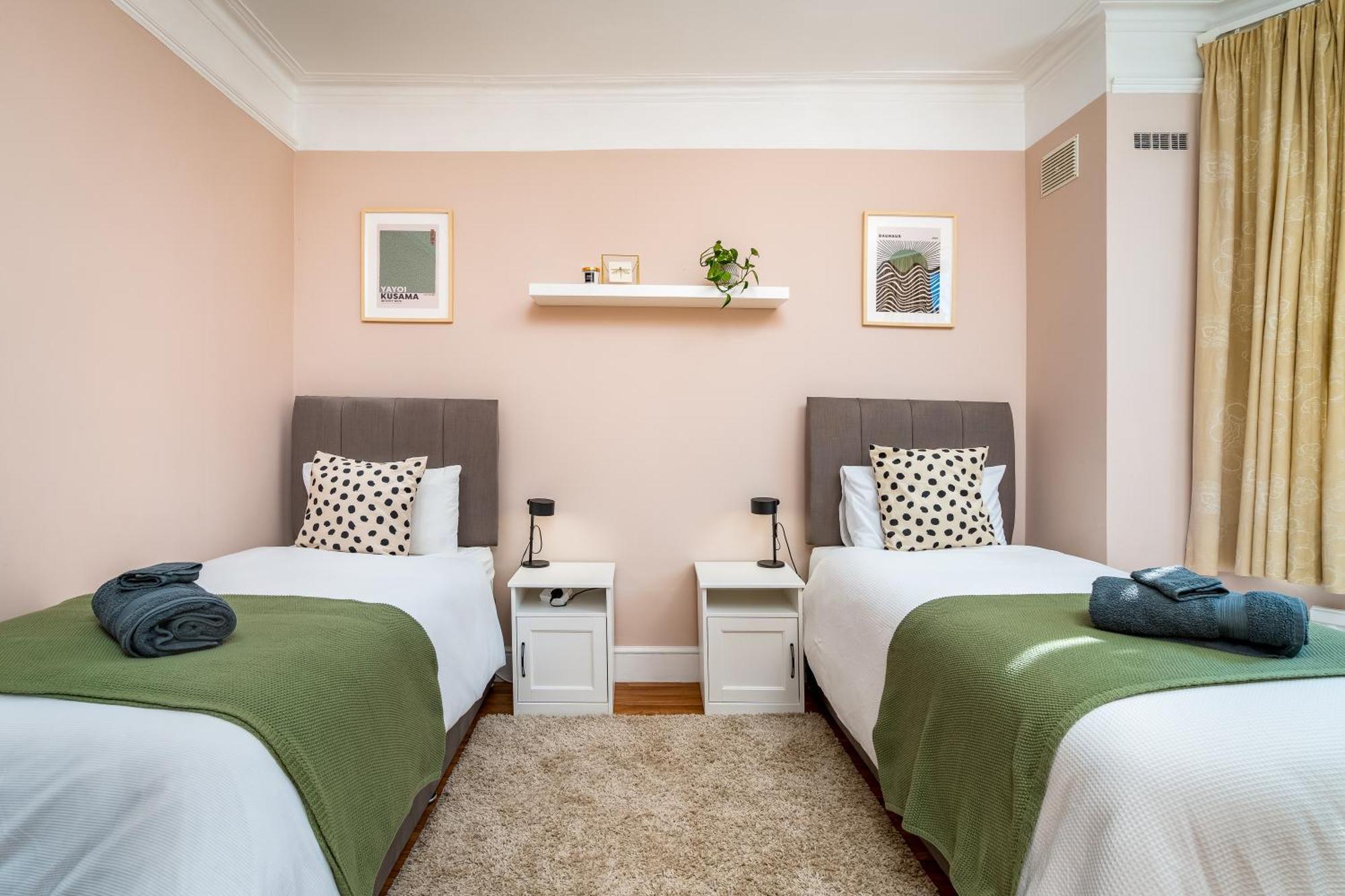 Homely And Stylish Apartment With A Garden In East Finchley London Bagian luar foto